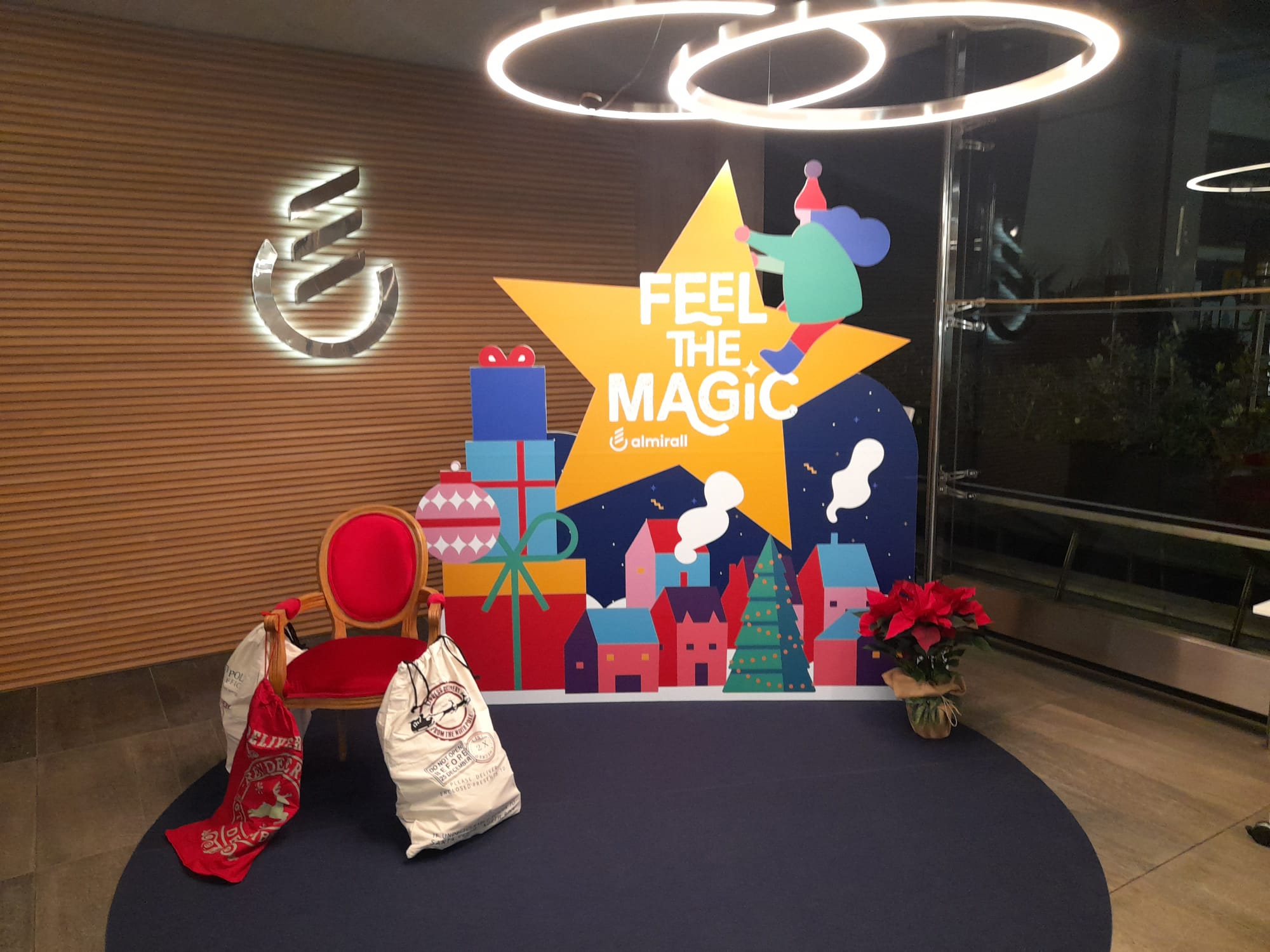 Aplicacions de vinil decoratiu i comercial a aparador