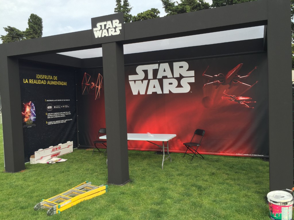 Estructura temática Star Wars instalada en evento exterior Disney