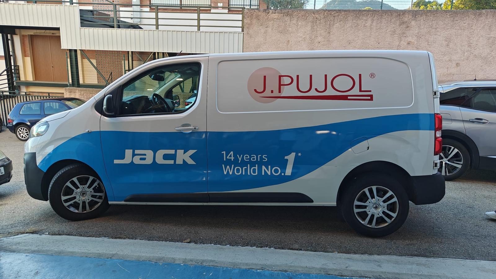 Vista lateral alternativa furgoneta J.Pujol Jack con diseño de ola azul corporativo