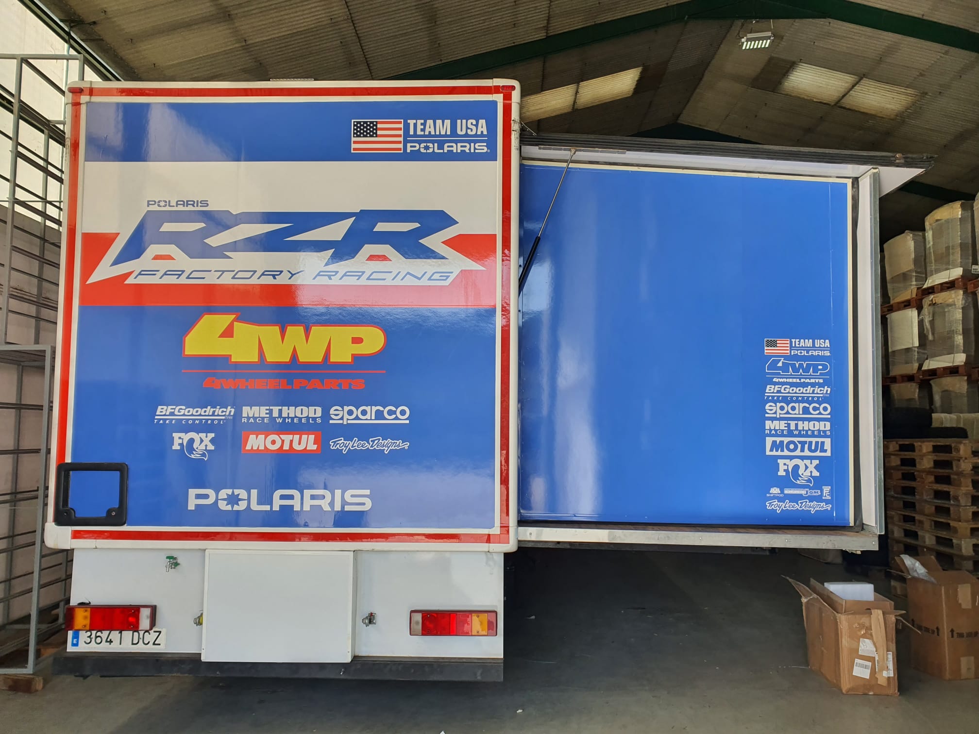 Rotulación vehículo competición Polaris Racing Team por Unical Graphic