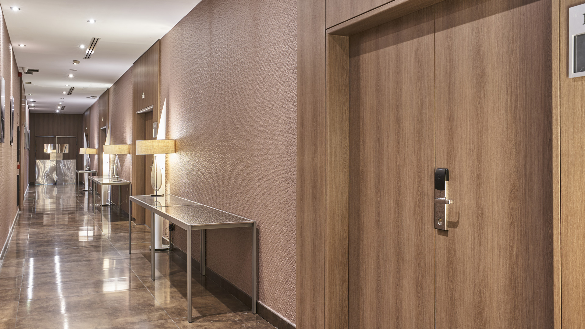 Mostres de vinils de revestiment texturitzats per a hotels i restaurants