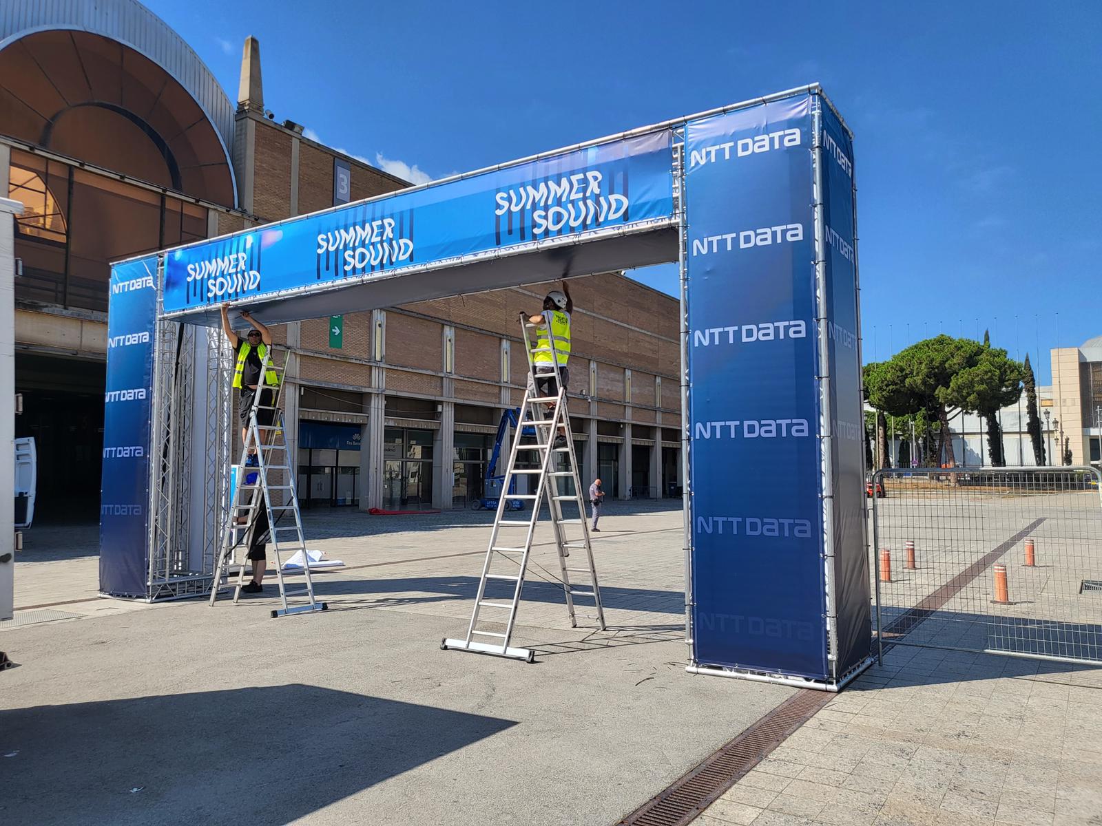 Toyota publicidad exterior concesionario